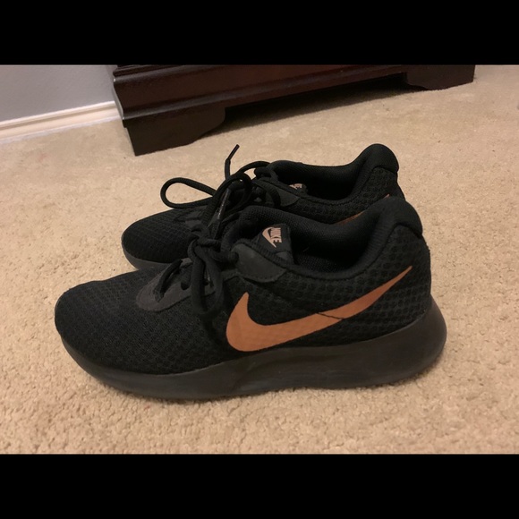 black nikes with rose gold swoosh